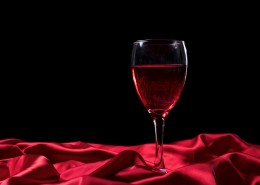 高雅的红酒和红酒杯图片大全