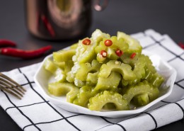 夏日凉拌苦瓜图片