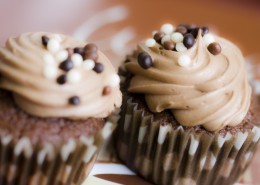 可口香甜的的纸杯蛋糕图片