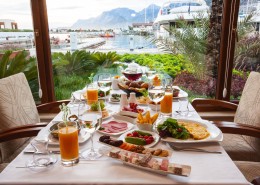 餐桌上的美食图片