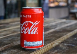 罐装可口可乐图片