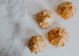 摆放在床上的泡芙图片大全