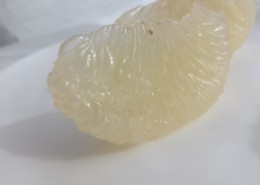 晶莹剔透的西柚图片