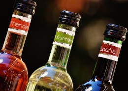 瓶装冰镇啤酒图片