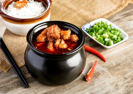 好吃的瓦罐炖肉图片