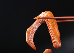 吮指美味的卤鸭翅图片