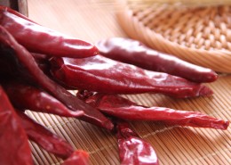 辛辣的小红辣椒图片