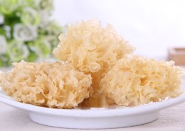 雪白营养润肺的银耳图片大全