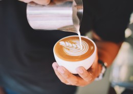 一杯浓厚香醇的咖啡图片