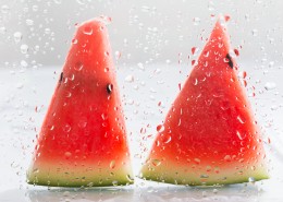 切成块的清凉西瓜图片