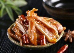 好吃的凉拌麻辣耳丝图片