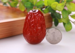 晒干的健康营养大红枣图片