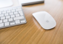 白色的无线苹果鼠标图片大全