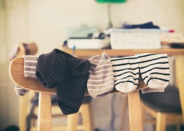 颜色各异的袜子图片