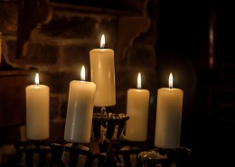 点燃的蜡烛图片