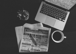 桌子上的报纸图片大全