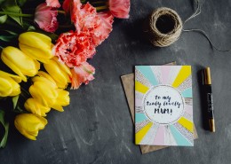 郁金香和母亲节贺卡的图片