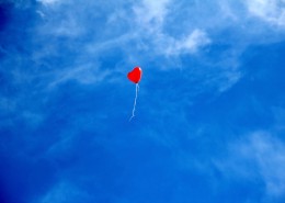 红色心形气球图片