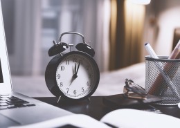 精致小巧的机械闹钟图片大全