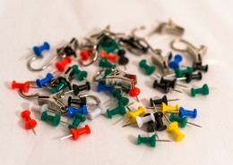 用于固定图纸的图钉图片