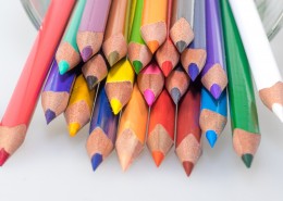 颜色多种多样的彩色铅笔图片