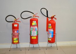 实用的灭火器图片