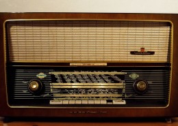 古老的收音机图片