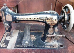 古老的缝纫机图片