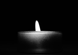 正在燃烧的蜡烛图片