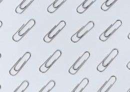 银白色的回形针图片