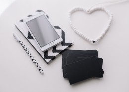 书桌上的物品图片