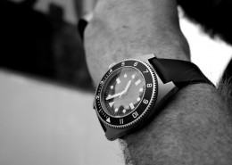 戴在手腕上的手表图片大全