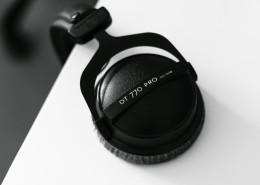 头戴式耳机高清图片