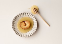 盛放美食的精美圆盘图片