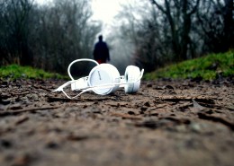 头戴式耳机图片