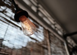 工业风装饰用的灯泡图片