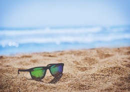 一副帅气的墨镜图片