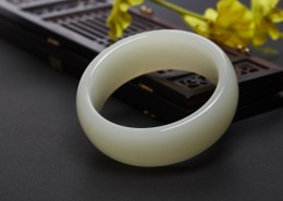 贵重精美的玉镯图片