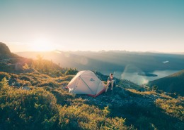 野外的宿营帐篷图片