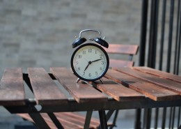 圆圆的可爱小闹钟图片