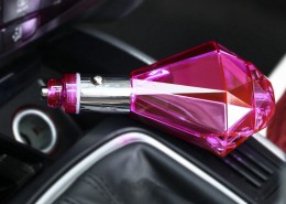 非常实用的usb车载充电器图片