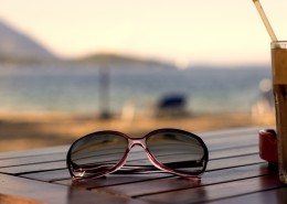 一副时尚的墨镜图片