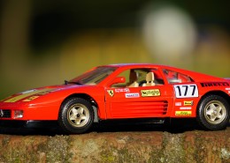 用于儿童游玩的玩具车图片