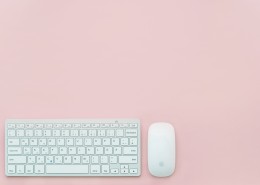 简洁的苹果键盘和鼠标图片