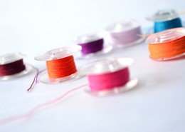 五颜六色的线轴图片