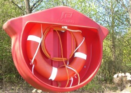 颜色鲜艳的救生圈图片