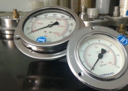 机器上的压力表图片