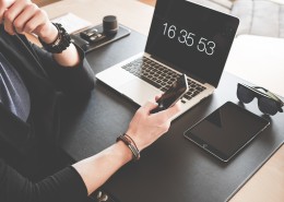 使用手机平板电脑图片