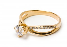 代表幸福的钻戒图片