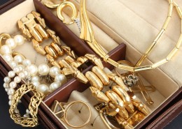 女性精致首饰图片